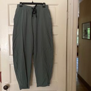 Funky and fun BOHO green linen pants. Size small/medium.